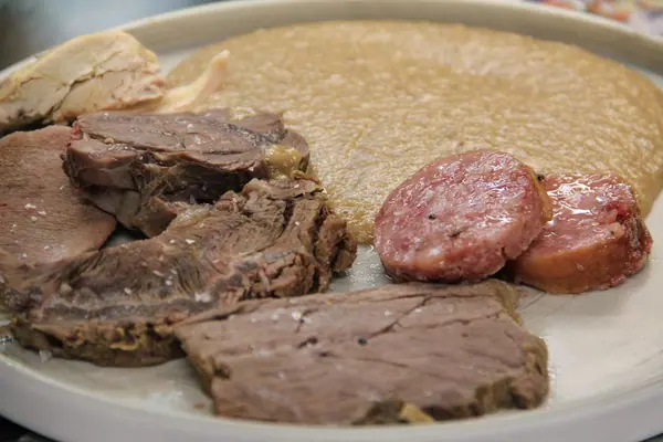 Bollito misto con la pearà