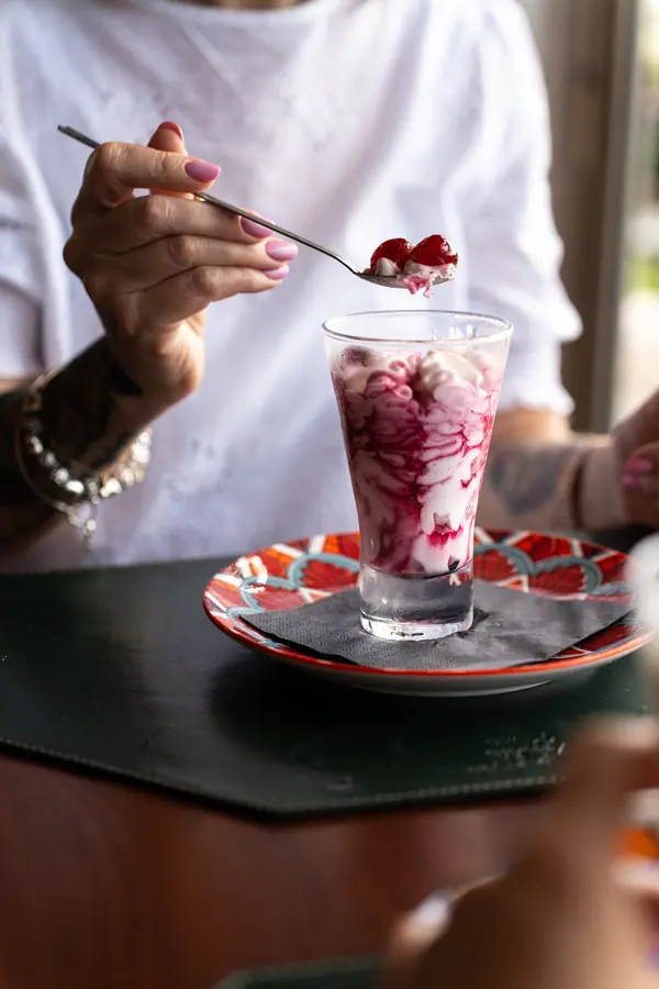 Coppa con mascarpone e frutti di bosco