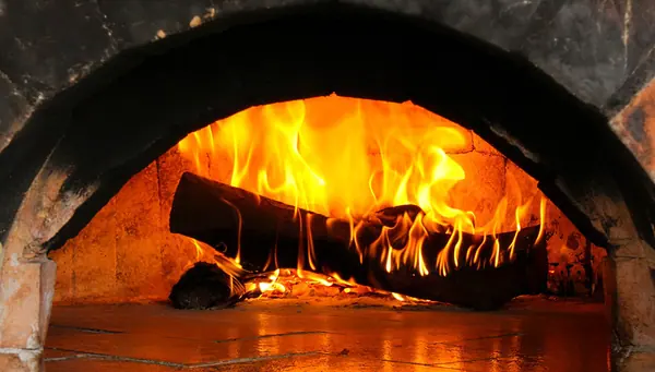 Il fuoco del forno a legna