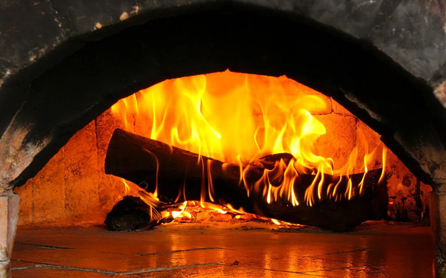 Le fiamme del forno a legna della Vecchia Rama – Negrar